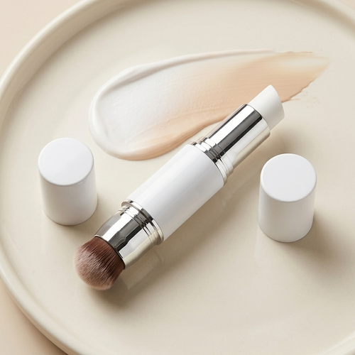 The invisible pre-makeup stick that makes skin look <em>filtered</em>.